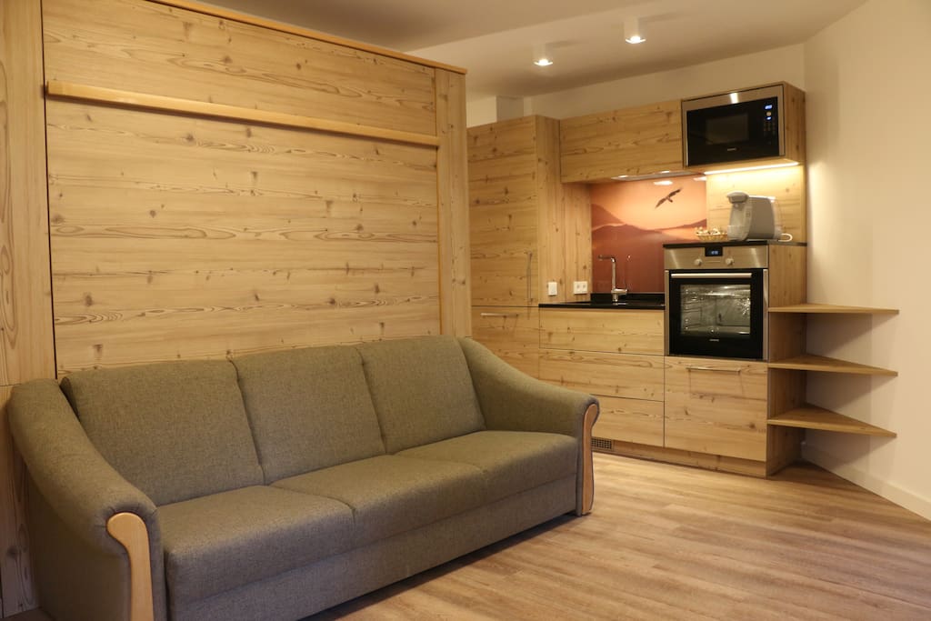Wohnzimmer mit Klappbett