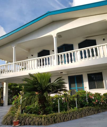 3 Bedroom Seaside Garden Bliss