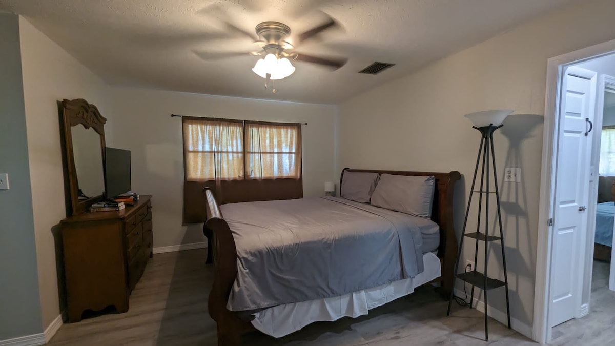 Lit king size avec salle de bain attenante