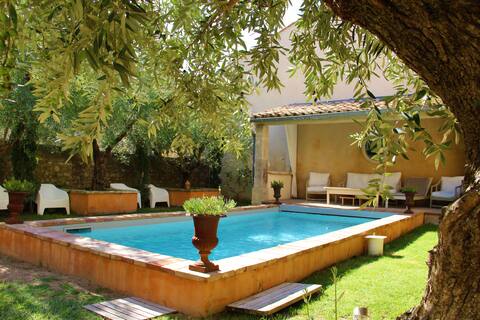 Charming 14th century mansion with swimming pool