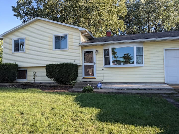 Entire home 20 minutes from Notre Dame! Houses for Rent in Mishawaka