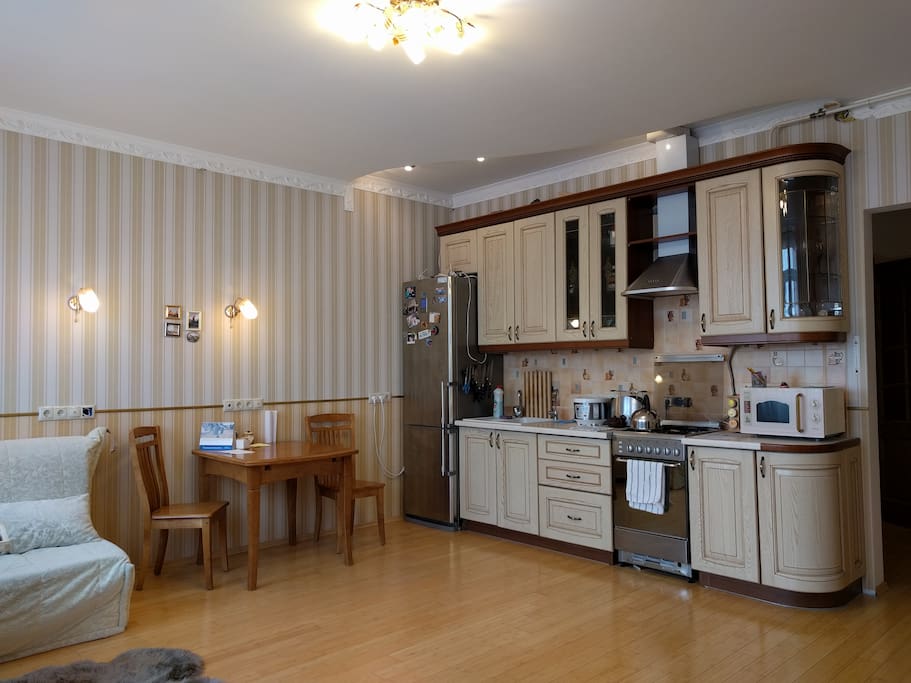 Living room combined with kitchen / Гостиная с кухней