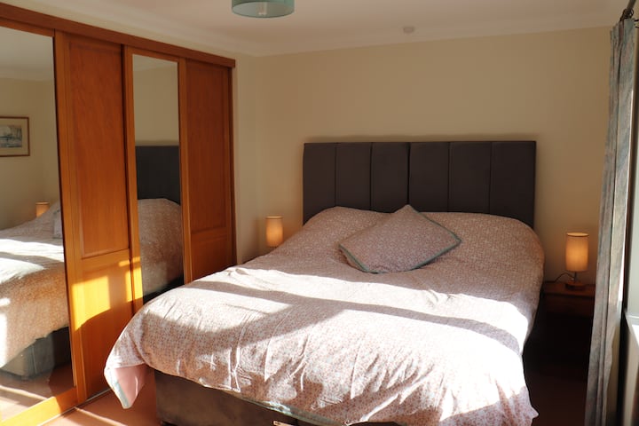 Chumba cha kulala cha Master na Kitanda cha Super-King