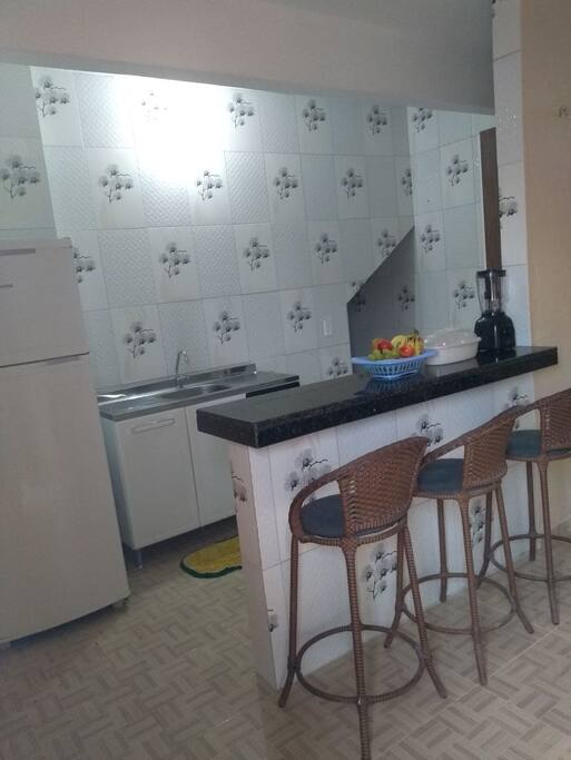 Cozinha americana equipada para sua comodidade.