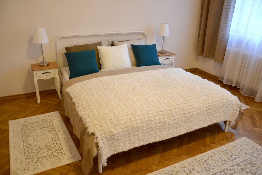 Queen size bed