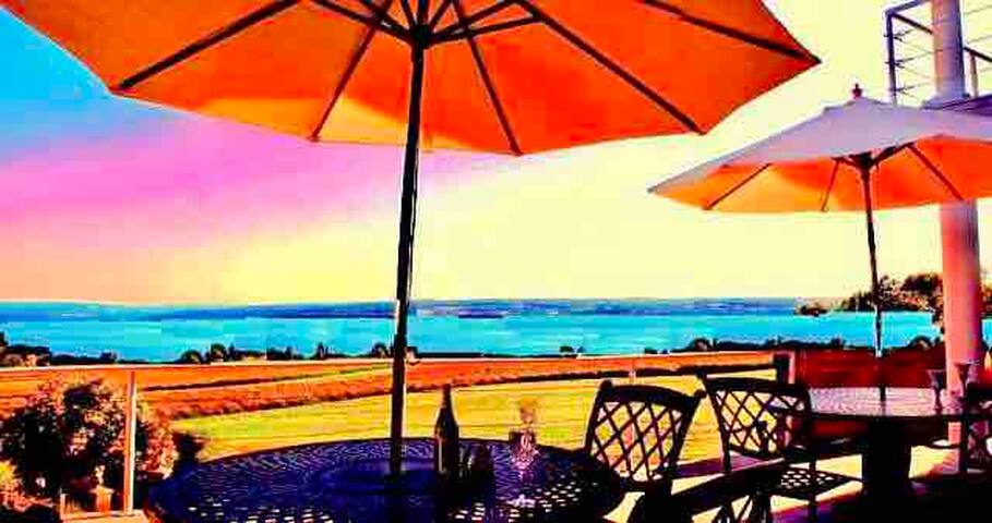 Ithaca,  Cayuga Lake Inn Near Cornell  'Last Min'