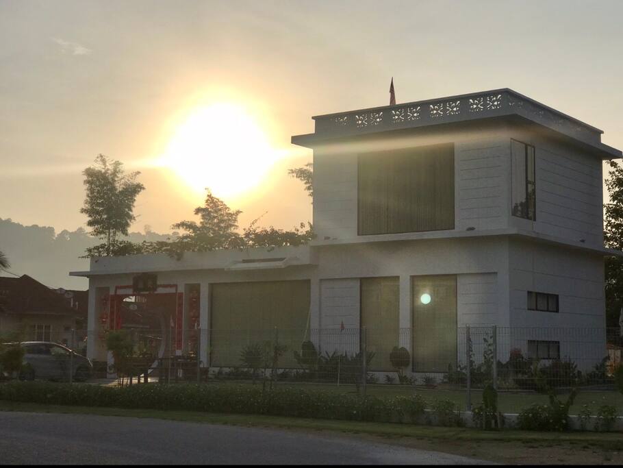 7.30am 如天气好 可以看到日出 难得一见的大的太阳就在眼前