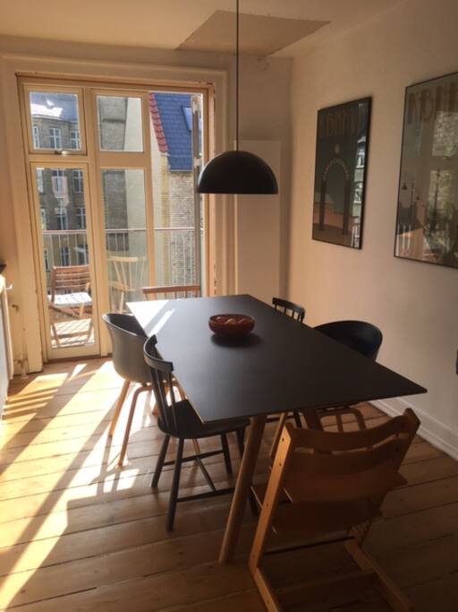 the open kitchen combined with the balcony