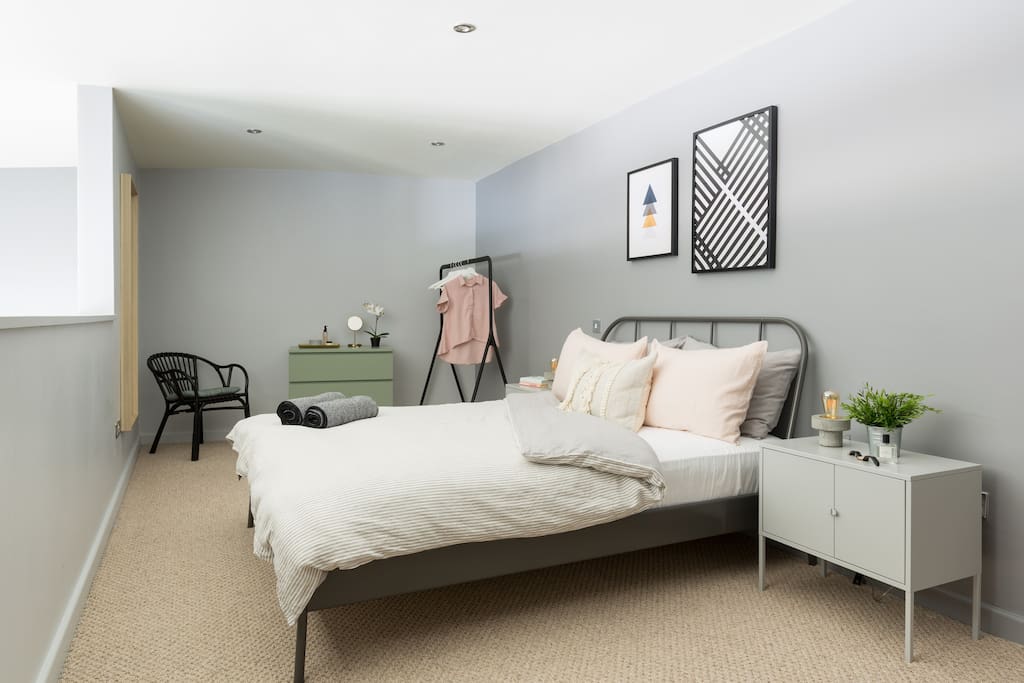 Master bedroom - mezz floor