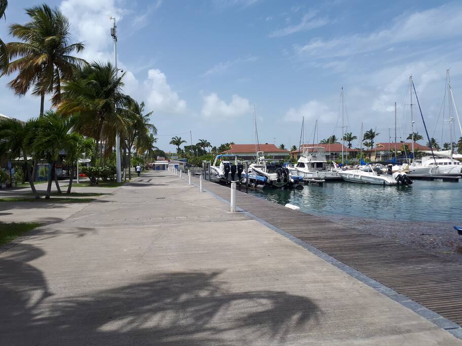 entrée de la résidence coté marina