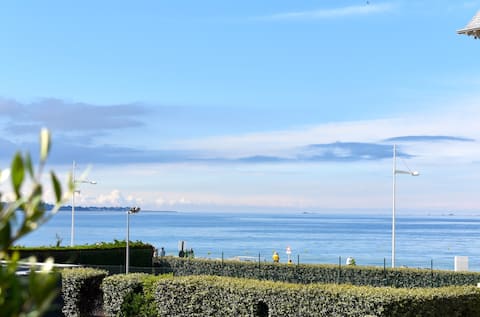 New villa on stilts with sea view, 30 m from the beach