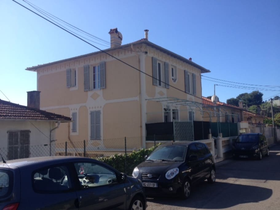 L'appartement comprend le dernier étage de la maison.