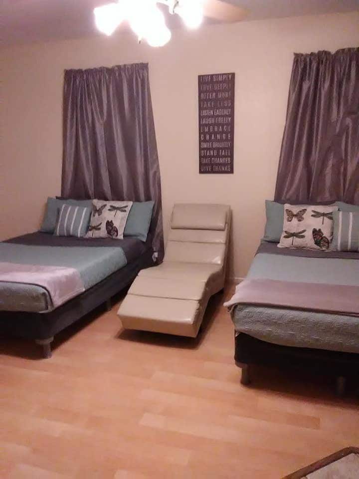 2 krevate të plotë në dhomën e 4-të të gjumit