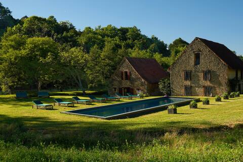 Le Pressoir - boutique villa up to 12 guests