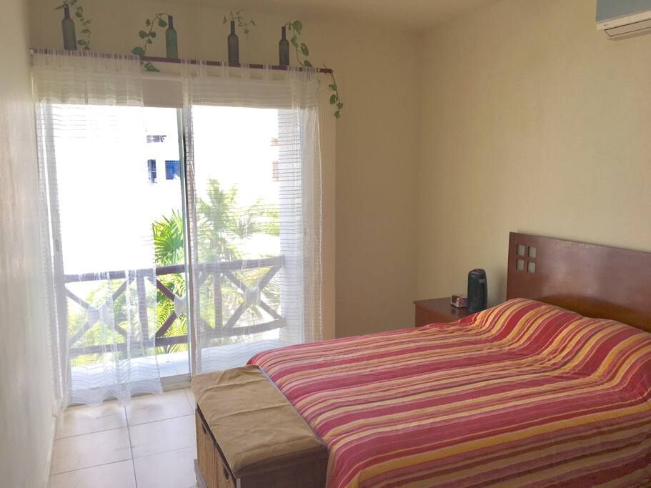 Amplios interiores con balcón propio y ambiente adecuado para el descanso.
