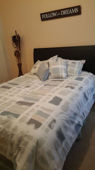 You will enjoy the 100% cotton comforter.