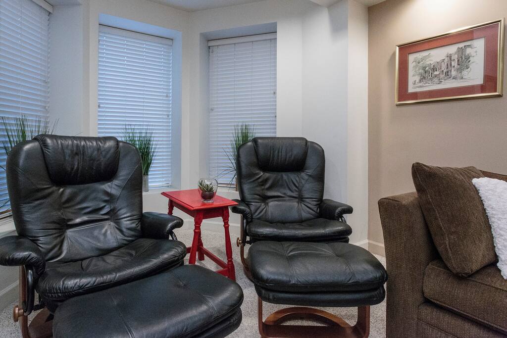 2 comfortable leather chairs to relax in after a long day of sightseeing or wonderful shopping!!