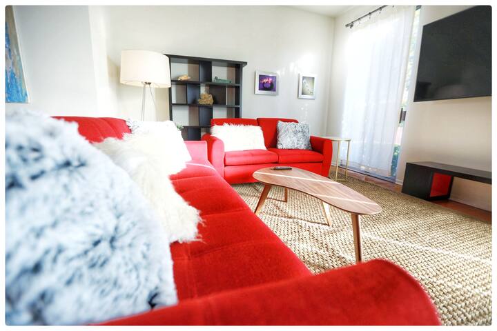 Modern House with Pool (steps to Beverly Hills) gallery image 2