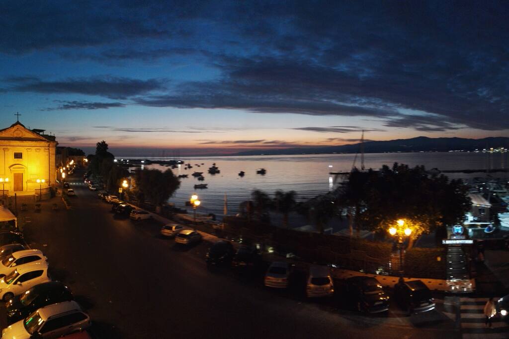Alba dal balcone