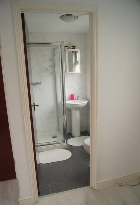 en-suite shower room