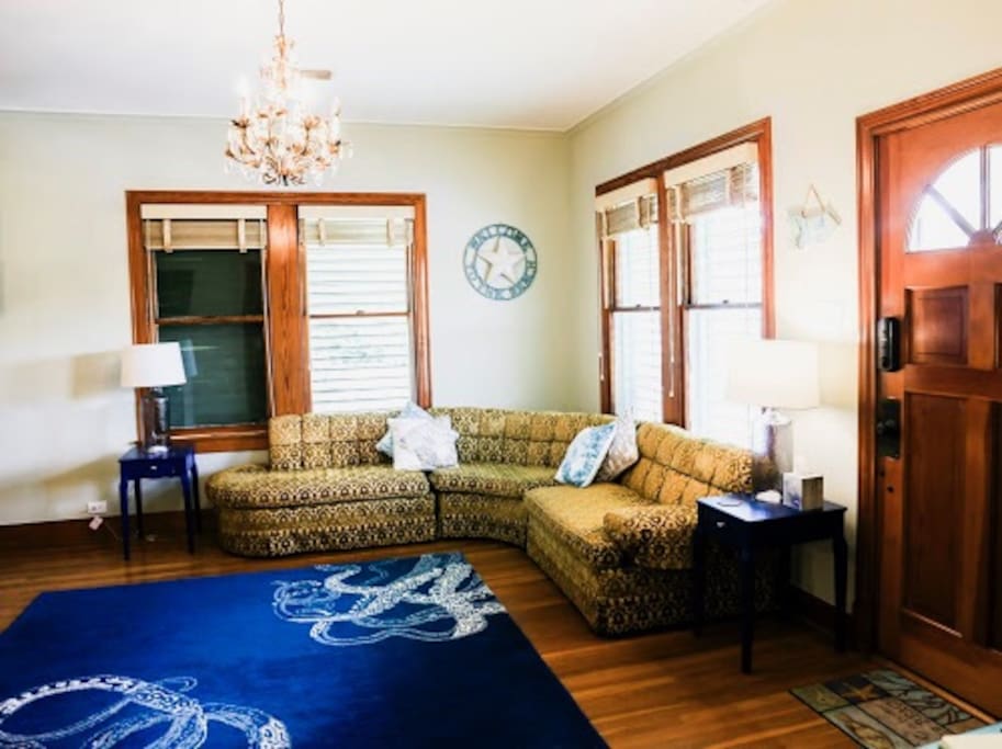 Spacious living room