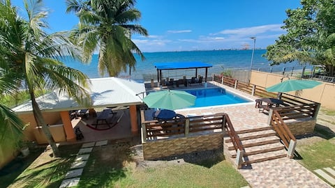 Riomar Beach House, spacious, up to 30 people