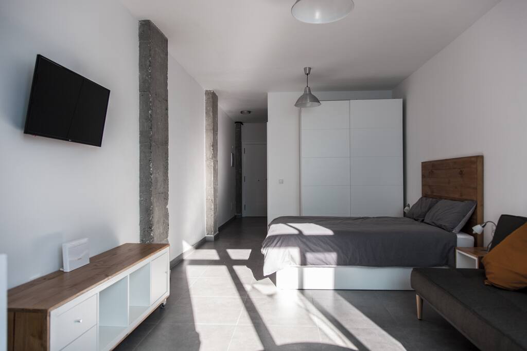 Dormitorio con cama