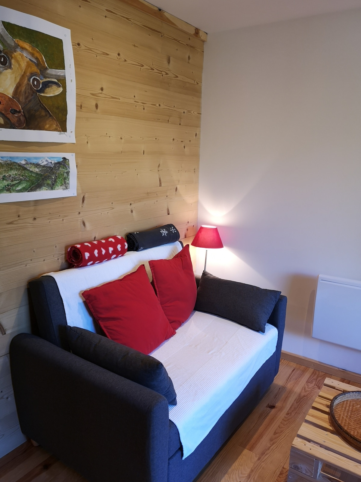 Successful Airbnb property: The snail hut in Allos