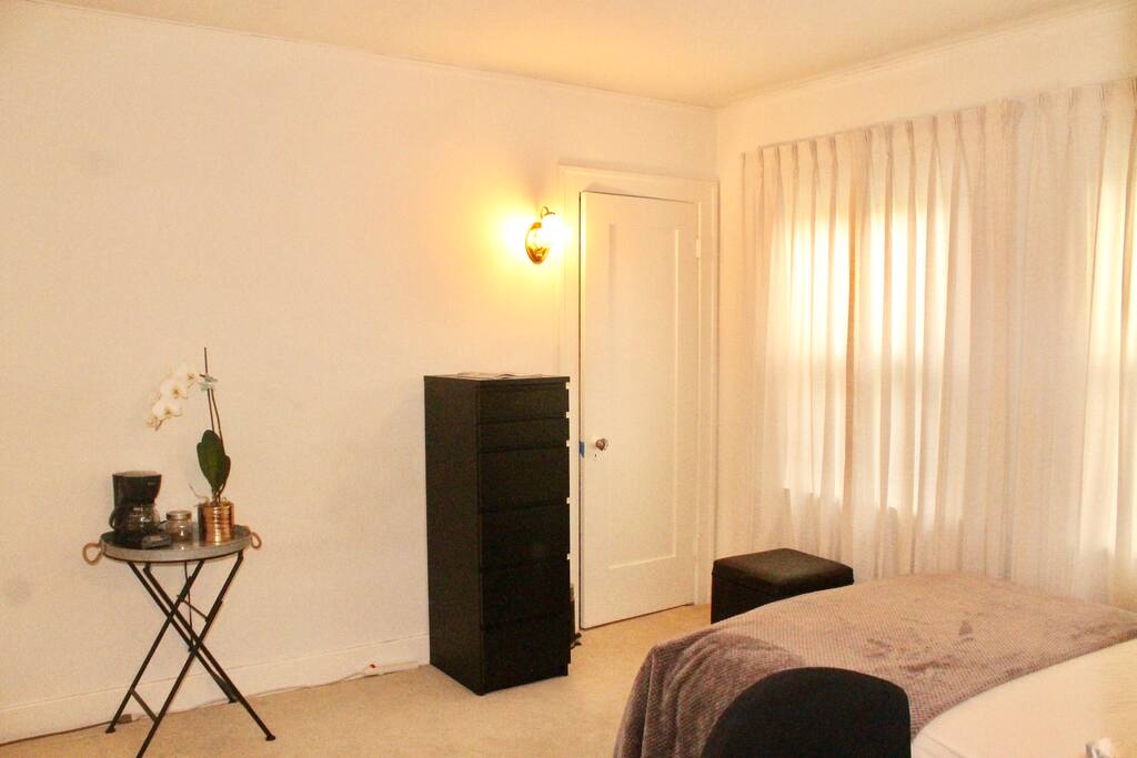 Unwind in this spacious room with lots of natural light. It's fully equipped with a desk, closet space, drawers, coffee/tea station for every traveler's need.