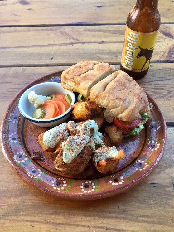 Show full-screen, host-provided image