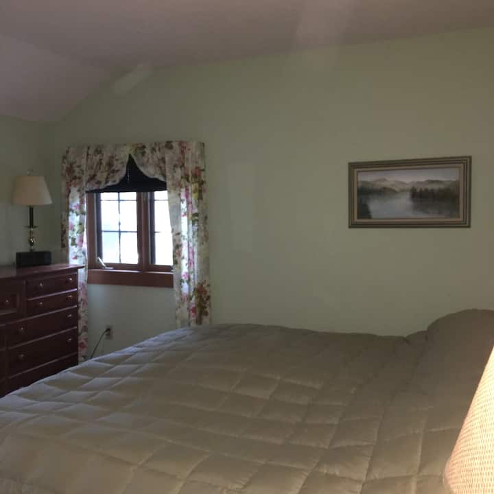 第二间卧室设有2张单人床，可轻松转换为加大双人床。