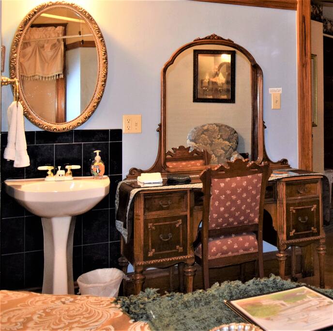 Rhodes Sink and Vanity/Desk