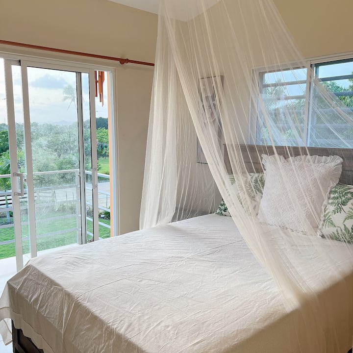 Მეორე სართული საძინებელი აივნით და ცალკე სააბაზანოთი და კონდენციონერით 