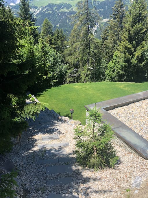 accès privée au spa depuis la terrasse de l'appartement