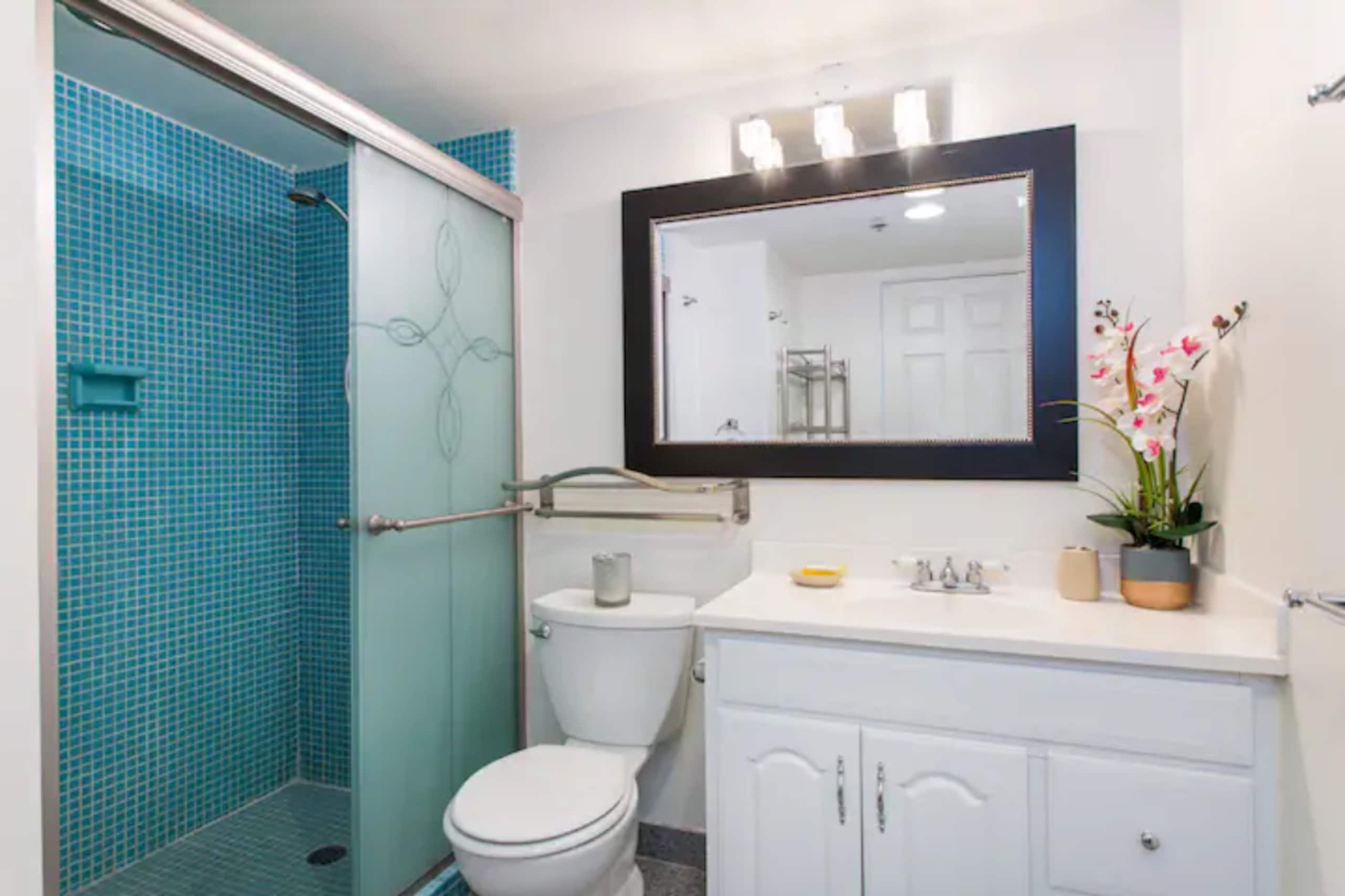 Condo in Honolulu · ★4.64 · 1 bedroom · 2 beds · 1 private bath - Image 7