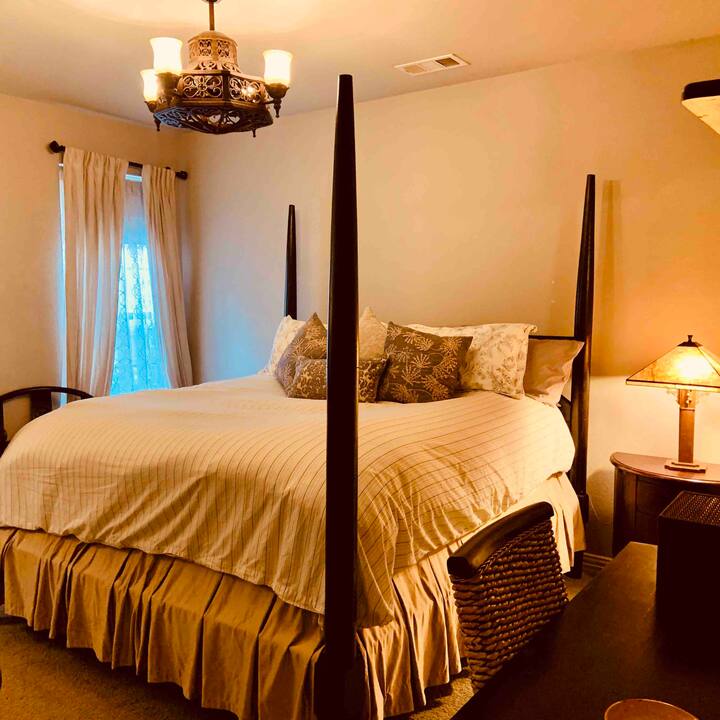 Chumba cha 4 cha kujitegemea chenye bafu la kujitegemea kinapatikana wakati wa kuweka nafasi ya nyumba nzima