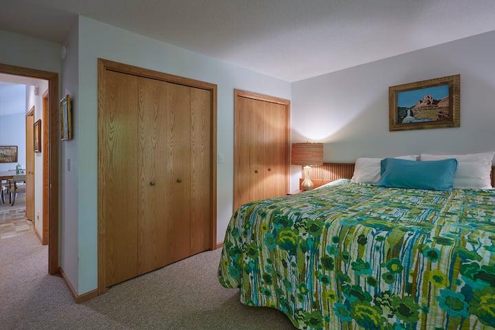 加州加大双人床，根据需要可调节硬度至柔软。