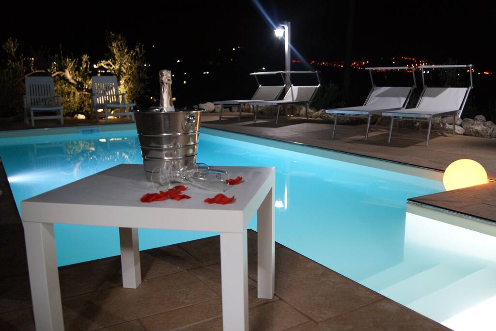 Piscina di notte