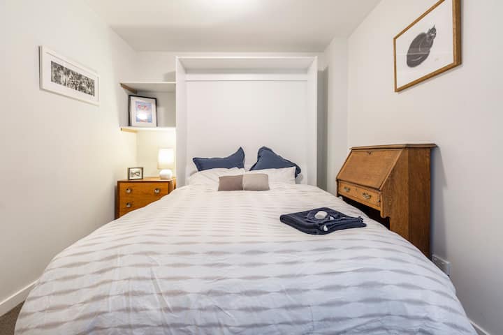 Recámara trasera con cama tamaño queen plegable