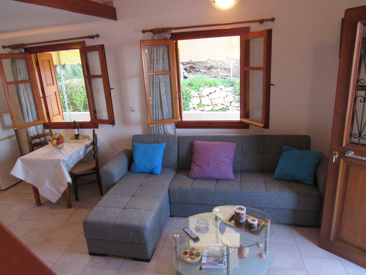 Ჩვენი მისაღები ოთახი