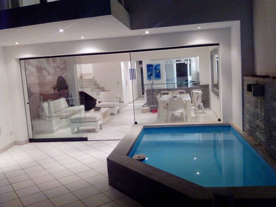 SALA/COMEDOR PRINCIPAL,BAR,COCINA,PISCINA