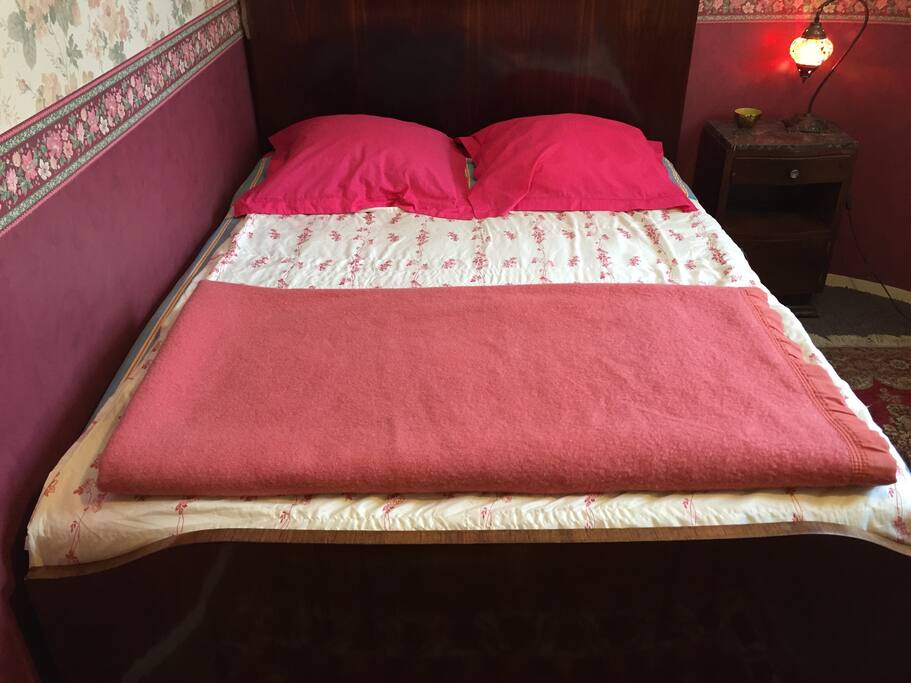 Double bed & bedside table in the Art Deco Style (1930).