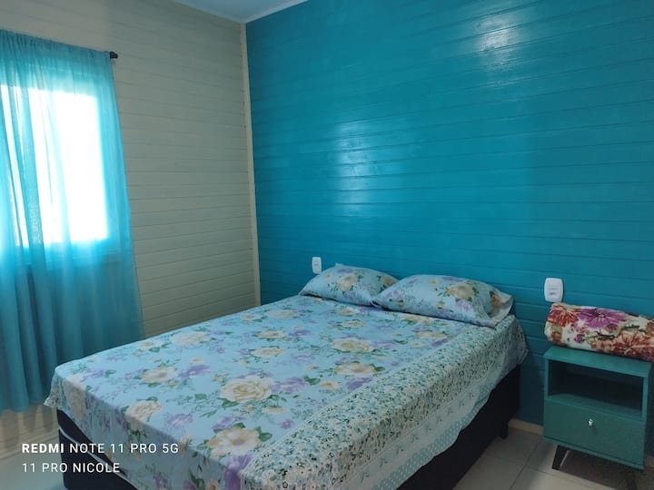 Spavaća soba 2 - Novi bračni krevet, ventilator, ormar.