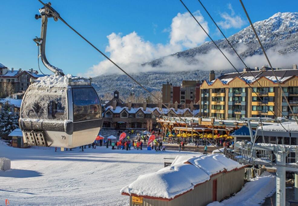 Blackcomb gondola in front of Carleton Lodge