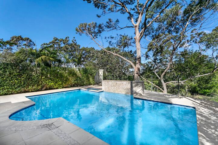 Resort style living 10 mins to Manly, pool spa gym gallery image 2