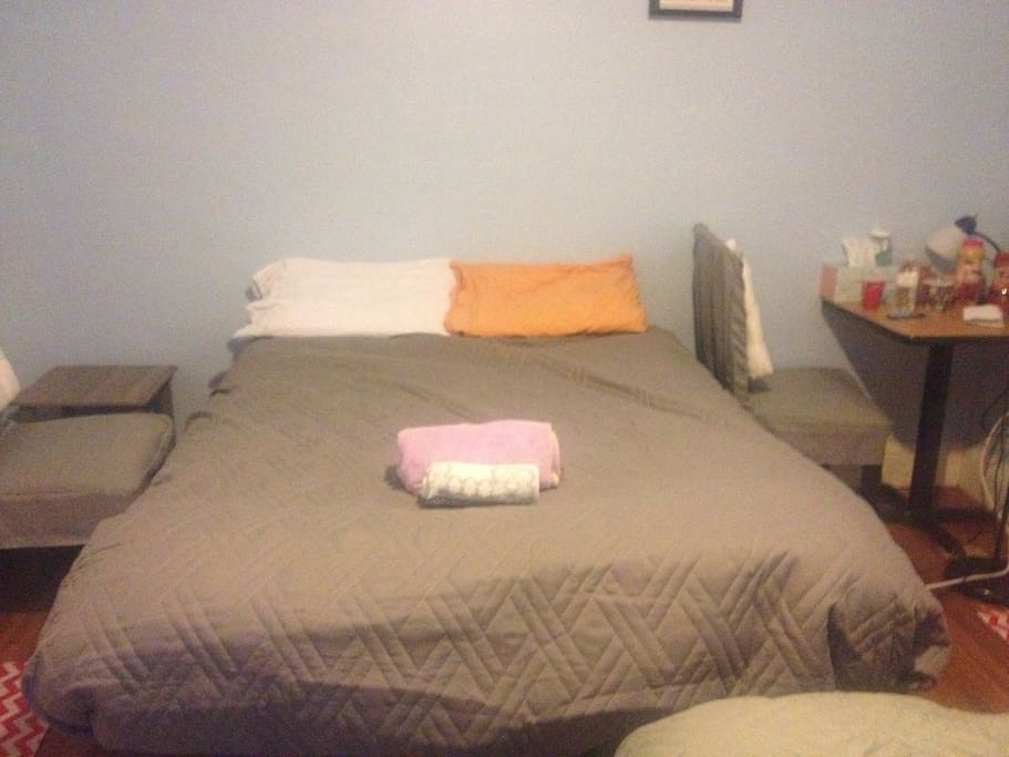 The full bed and towels