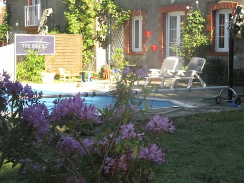 4* furnished with heated pool access