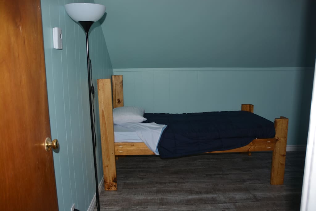 Single Bed in Bluebird Room
with Single/Double Bunk - Book by bed or room