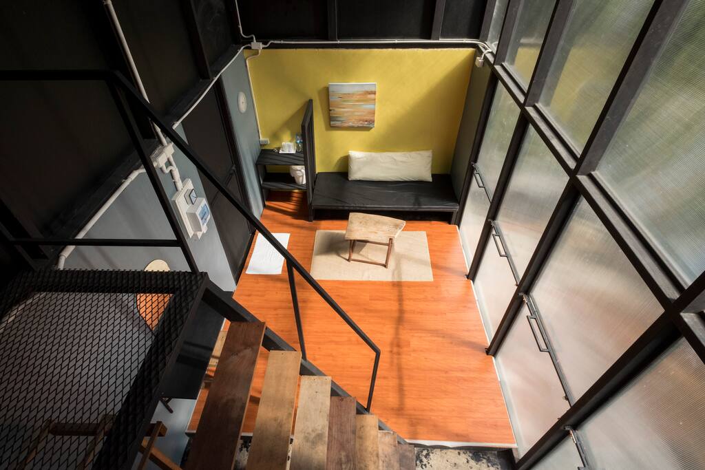 Loft-style bungalow- modern and spacious!