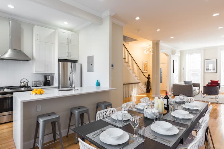 3BR/2.5 BTH Brownstone Duplex: Fireplace & Terrace